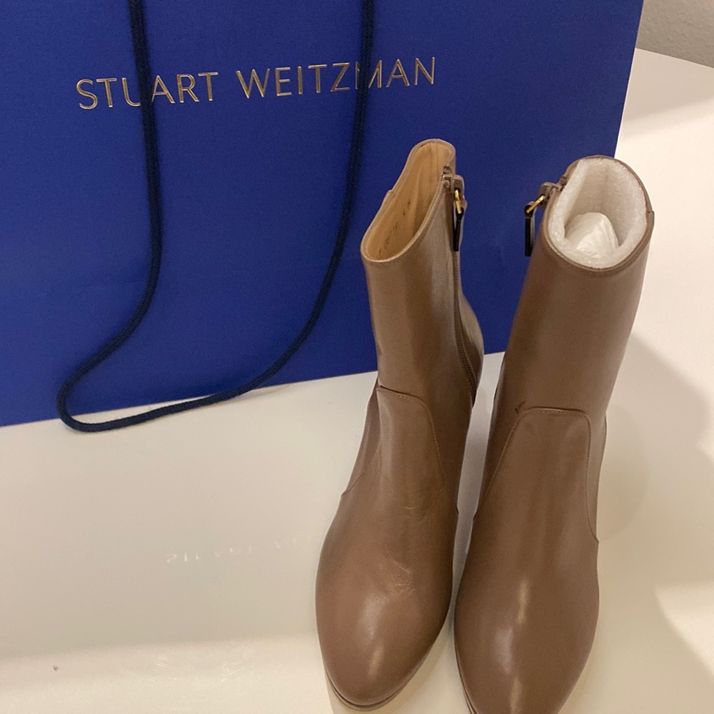 Stuart weitzman boots size 4